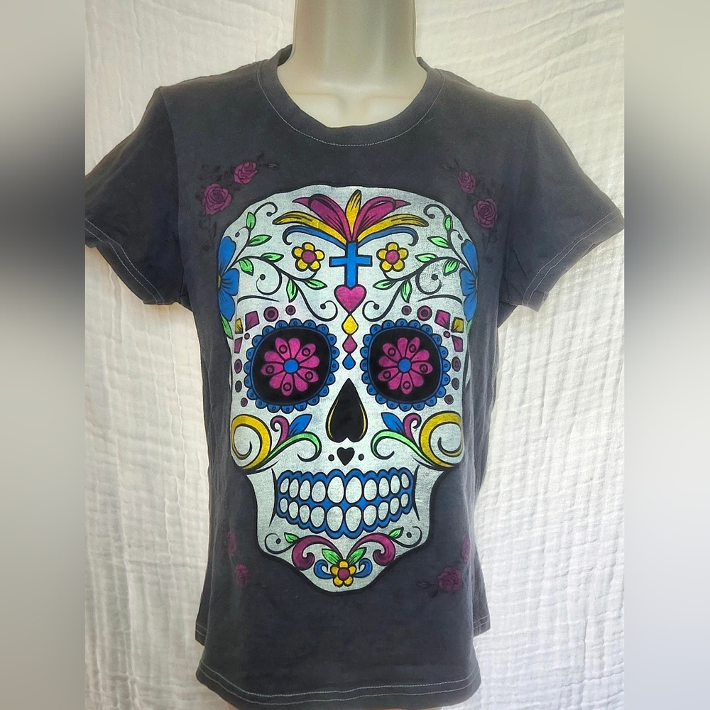 Sugar Skull t-shirt - charcoal gray background